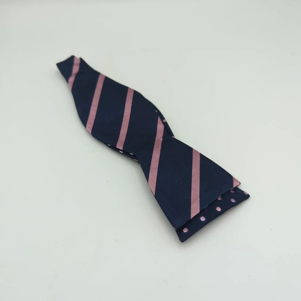 The tie bar Mens Bow tie 100% Silk Trad Stripe Navy Blue NWOT